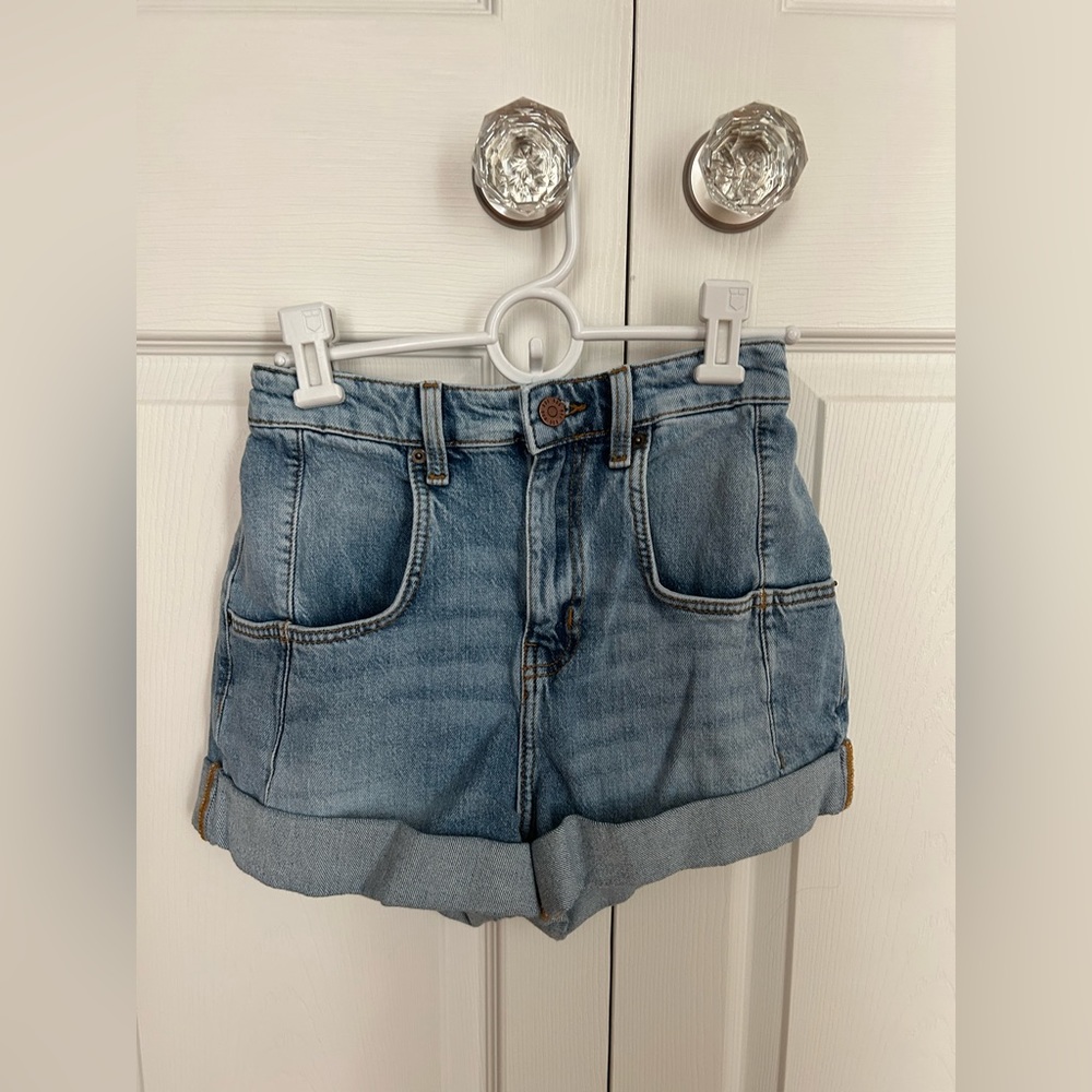 BDG URBAN OUTFITTERS HIGH RIDE JEAN SHORTS.